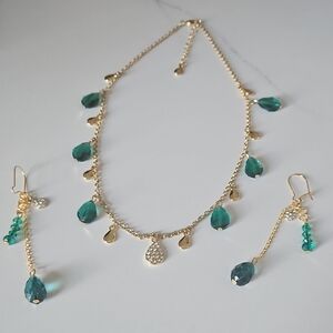 Gold-Tone Teardrop Necklace and Earrings Set with Emerald Green Crystals
